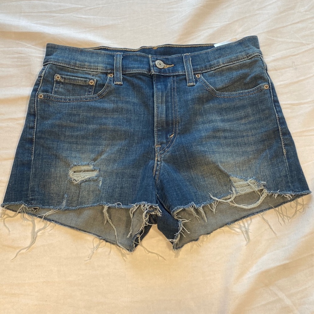 Levi’s Stretchy Distressed Cut Off Shorts